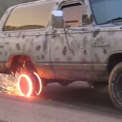 [VIDEO] Faire brûler ses pneus et la jante aussi